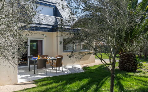 Le Triskell: Pianta, Mobilia, Costruzione, Proprietà, Tavolo, Sedia, Shade, Finestra, Interior Design, Illuminazione