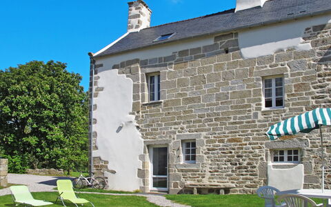 Le Manoir: Cielo, Finestra, Costruzione, Erba, Pianta, Villetta, Zona Residenziale, Albero, Immobiliare, Facciata