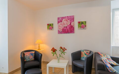 Le Manoir: Tavolo, Mobilia, Proprietà, Comfort, Dipingere, Interior Design, Illuminazione, Architettura, Casa, Pianta