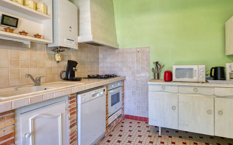 La Côte D'Argent: Cabinetry, Controsoffitto, Mobilia, Lavello, Costruzione, Lavandino Della Cucina, Cassetto, Legna, Interior Design, Cucina Stufa