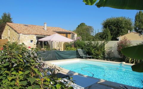 Tuilières: Acqua, Pianta, Cielo, Proprietà, Costruzione, Verde, Azzurro, Albero, Shade, Finestra