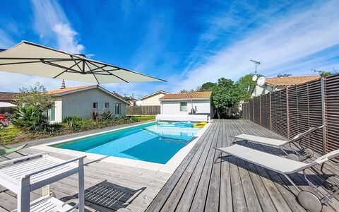 Mon Poussin: Piscina, Ricorrere, Materiale Composito, Eco Hotel, Shade, Mobili Da Esterno, Deck, Estate, Villa, Hotel