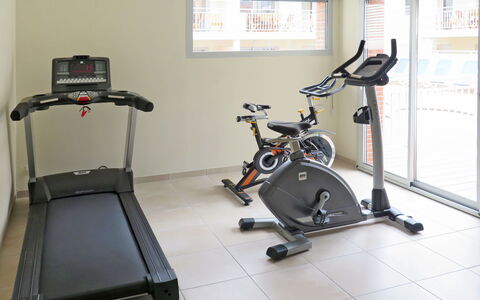 Vieux-Boucau 623: Macchina Per Allenamento, Costruzione, Apparecchiatura Esercitazione, Trainer Ellittico, Cyclette, Palestra, Pavimento, Pavimentazione, Macchina