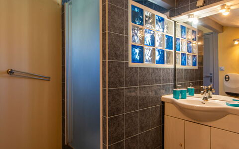Labenne Océan: Specchio, Lavello, Rubinetto, Idraulico Fixture, Costruzione, Cabinetry, Mobiletto Del Bagno, Casa, Interior Design, Bagno
