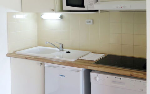 Parentis en Born 665: Cabinetry, Elettrodomestico Da Cucina, Costruzione, Controsoffitto, Cucina Stufa, Elettrodomestico, Cucina, Legna, Interior Design, Apparecchio Major