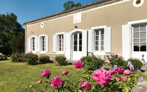 La Gaubide: Fiore, Pianta, Costruzione, Finestra, Proprietà, Cielo, Natura, Casa, Villetta, Vegetazione