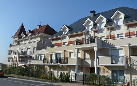 Cabourg 595: Cielo, Pianta, Costruzione, Finestra, Proprietà, Casa, Urban Design, Quartiere, Zona Residenziale, Facciata