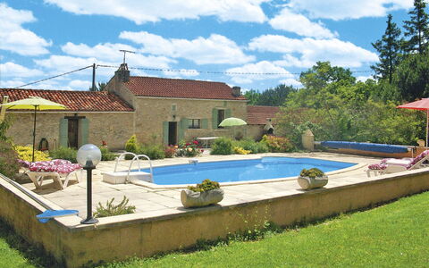 Le Coustal: Nube, Pianta, Acqua, Cielo, Costruzione, Proprietà, Piscina, Finestra, Azzurro, Mobili Da Esterno