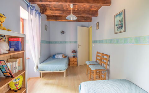 La Salesse: Mobilia, Proprietà, Comfort, Legna, Arancia, Illuminazione, Interior Design, Giallo, Pavimento, Pavimentazione