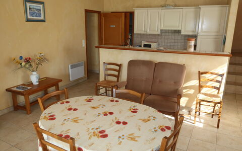 La Cardeline: Tavolo, Mobilia, Cornice, Sedia, Legna, Costruzione, Interior Design, Pianta Della Casa, Comfort, Tovaglia