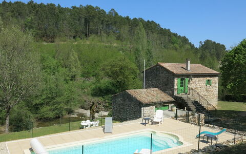 Le Moulin: Acqua, Pianta, Cielo, Costruzione, Albero, Piscina, Mobili Da Esterno, Lotto, Casa, Finestra