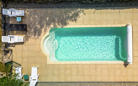 Le Moulin: Acqua, Azzurro, Rettangolo, Legna, Pavimentazione, Materiale Composito, Tinte E Ombre, Tempo Libero, Facciata