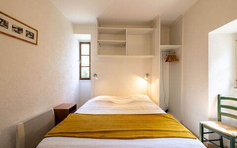 Le Moulin: Mobilia, Costruzione, Comfort, Legna, Tessile, Interior Design, Shade, Pavimento, Letto