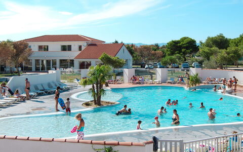 Torreilles Plage 605: Acqua, Cielo, Nube, Piscina, Costruzione, Pianta, Azzurro, Albero, Corpo D'Acqua, Tempo Libero