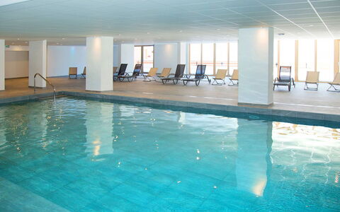 La Plagne 632: Acqua, Proprietà, Piscina, Azzurro, Interior Design, Pavimentazione, Pavimento, Tempo Libero, Aqua, Materiale Composito
