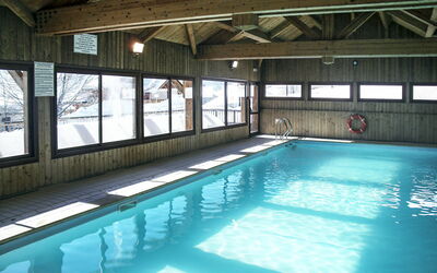 La Toussuire 622: Acqua, Piscina, Materiale Composito, Rettangolo, Tempo Libero, Giochi Al Coperto E Sport, Pavimentazione, Shade, Soffitto, Ricreazione