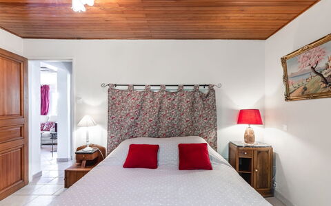 L'Isle sur la Sorgue: Mobilia, Proprietà, Costruzione, Comfort, Legna, Cornice, Interior Design, Illuminazione, Cabinetry, Porta