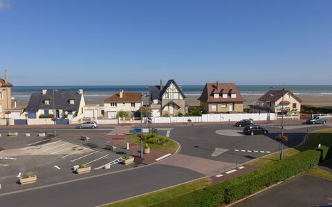 Les Colombières: Zona Residenziale, Sobborgo, Proprietà, Cittadina, Casa, Cielo, Strada, Quartiere, Immobiliare, Zona Urbana