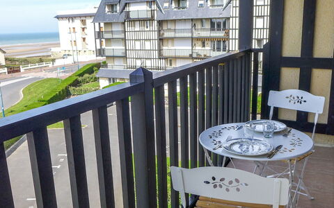 Les Colombières: Proprietà, Balcone, Casa, Camera, Immobiliare, Casa, Mobilia, Condominio, Architettura, Corrimano