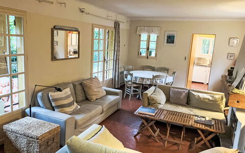 Mas du Vernet: Mobilia, Interior Design, Pavimentazione, Divano, Pavimento, Legna, Tavolo, Soggiorno, Camera, Sedia
