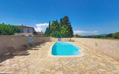 Mas du Combaud: Piscina, Flagstone, Piastrella, Ricorrere, Hotel, Mobili Da Esterno, Giochi D'Acqua