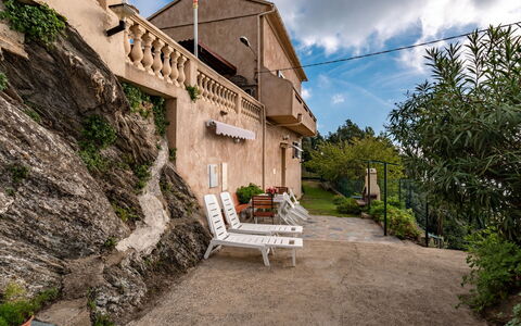 Filippi: Mobilia, Proprietà, Cornice, Azzurro, Legna, Illuminazione, Interior Design, Comfort, Pavimento, Pavimentazione