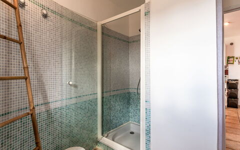 Casa Marcelli: Proprietà, Idraulico Fixture, Bagno, Doccia, Pavimento, Materiale Composito, Rubinetto, Pavimentazione, Immobiliare