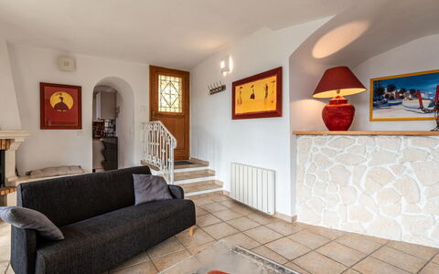 Casa Marcelli: Cornice, Proprietà, Interior Design, Divano, Soggiorno, Pavimento, Legna, Pavimentazione, Parete, Immobiliare