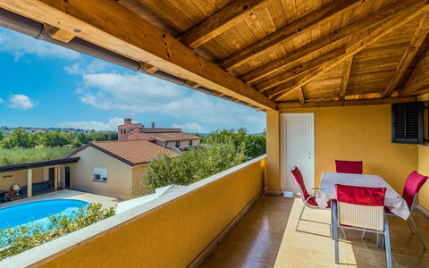 Dika: Costruzione, Nube, Finestra, Pianta, Cielo, Legna, Shade, Sedia, Albero, Villetta