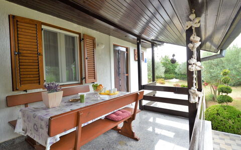 Gloria: Pianta, Finestra, Costruzione, Legna, Shade, Interior Design, Porta, Pavimento, Pianta Della Casa, Soggiorno