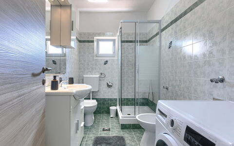 Filipana: Interior Design, Idraulico Fixture, Pavimentazione, Pavimento, Lavello, Bagno, Gabinetto, Rubinetto, Lavandino Del Bagno, Soffitto