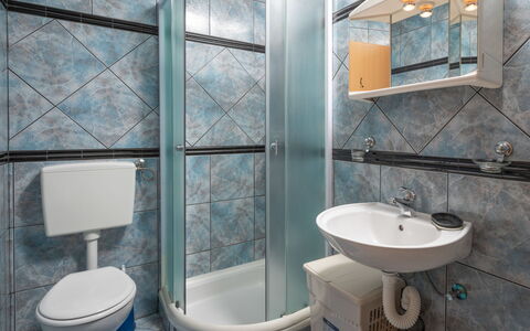 Ana: Specchio, Rubinetto, Idraulico Fixture, Lavello, Proprietà, Lavandino Del Bagno, Bianca, Blu, Bagno, Azzurro