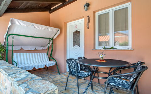 Ana: Proprietà, Camera, Mobilia, Costruzione, Immobiliare, Casa, Interior Design, Casa, Tavolo, Portico