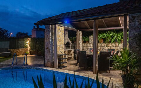 Ana: Pianta, Proprietà, Cielo, Acqua, Blu, Azzurro, Shade, Architettura, Mobili Da Esterno, Piscina