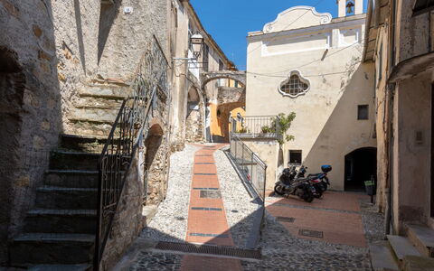 Le Antiche Volte (Slr215): Acqua, Tavolo, Tavola, Proprietà, Cielo, Mobilia, Costruzione, Finestra, Blu, Sedia