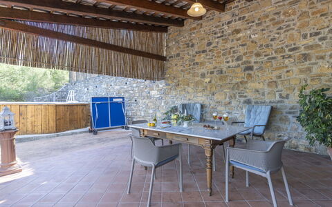 Villa Matisse: Tavolo, Mobilia, Proprietà, Sedia, Legna, Mobili Da Esterno, Interior Design, Cucina & Sala Da Pranzo Tavolo, Pavimentazione, Tavolo Esterno