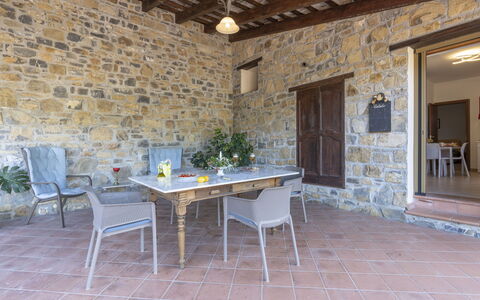 Villa Matisse: Mobilia, Proprietà, Tavolo, Pianta, Sedia, Legna, Vaso Di Fiori, Costruzione, Brick, Pavimentazione
