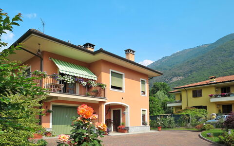 Casa dei Fiori: Proprietà, Costruzione, Casa, Immobiliare, Cittadina, Zona Residenziale, Casa, Quartiere, Villaggio, Architettura