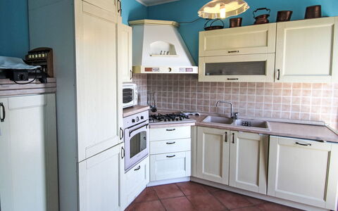 Aurano 603: Cucina, Elettrodomestico Da Cucina, Apparecchio Major, Cabinetry, Pavimentazione, Legna, Mobilia, Interior Design, Controsoffitto, Cucina Stufa