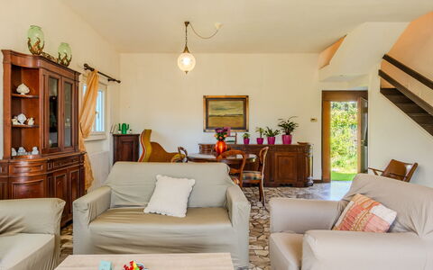 Bruna: Mobilia, Cornice, Divano, Pianta, Tavolo, Interior Design, Legna, Costruzione, Pavimento, Pianta Della Casa