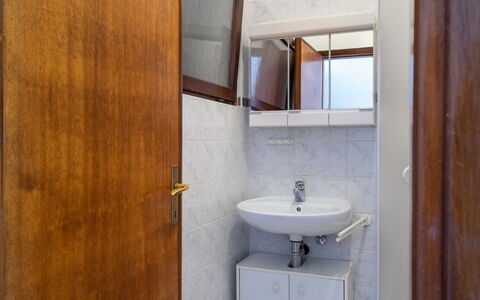 Montesole: Camera, Proprietà, Bagno, Bagno Accessorio, Architettura, Casa, Idraulico Fixture, Costruzione, Mobiletto Del Bagno, Immobiliare