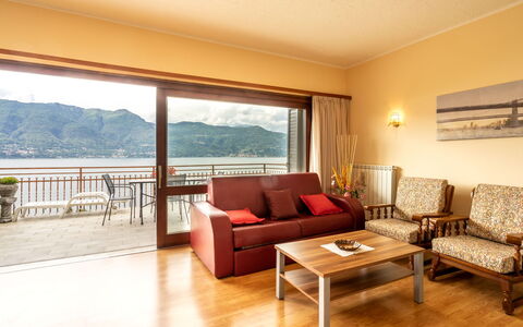 Montesole: Camera, Mobilia, Proprietà, Interior Design, Pavimento, Soggiorno, Costruzione, Immobiliare, Casa, Giallo