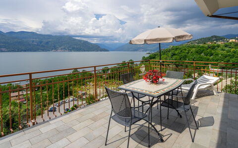 Montesole: Proprietà, Balcone, Immobiliare, Casa, Costruzione, Vacanza, Appartamento, Tavolo, Mobilia, Camera