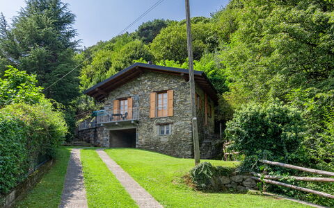 Bragna: Pianta, Cielo, Proprietà, Albero, Finestra, Paesaggio Naturale, Costruzione, Lotto, Casa, Villetta