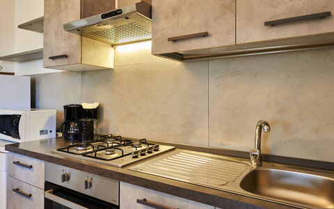 Casa Martina: Controsoffitto, Cabinetry, Proprietà, Lavandino Della Cucina, Lavello, Costruzione, Rubinetto, Cucina, Cappa Di Aspirazione, Cucina Stufa