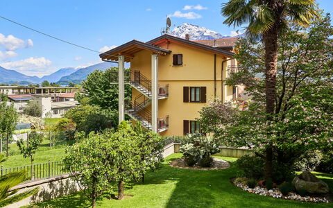 Casa Martina: Pianta, Cielo, Costruzione, Proprietà, Nube, Finestra, Natura, Casa, Albero, Lotto