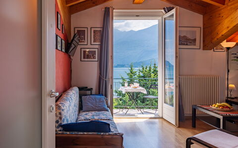 Serenella: Mobilia, Proprietà, Costruzione, Azzurro, Comfort, Legna, Interior Design, Finestra, Tavolo, Shade