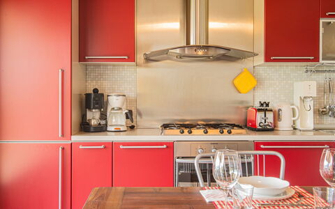 Gabriella: Controsoffitto, Cabinetry, Tavola, Proprietà, Elettrodomestico Da Cucina, Cucina, Cucina Stufa, Elettrodomestico, Legna, Interior Design