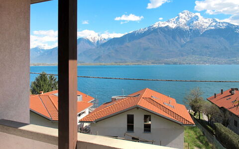 Gera Lario 679: Cielo, Proprietà, Montagna, Casa, Azzurro, Immobiliare, Camera, Finestra, Catena Montuosa, Vacanza
