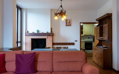 Salice Verde (Gla134) 679.2: Mobilia, Proprietà, Cornice, Divano, Legna, Soggiorno, Illuminazione, Interior Design, Pavimento, Architettura